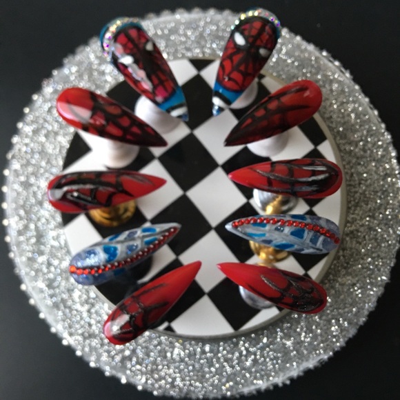 Spider-Man PressOn Nails in MEDIUM (1,5,4,6,8) - Picture 2 of 9